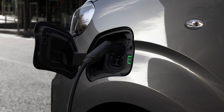 PEUGEOT e-TRAVELLER já está disponível em Portugal 16