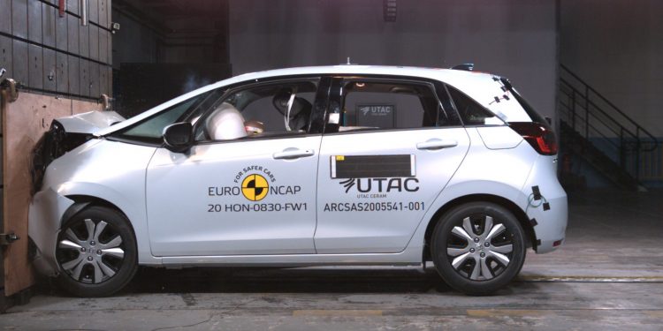 Novos Honda Jazz e Crosstar Hybrid obtêm pontuação máxima no Euro NCAP 14