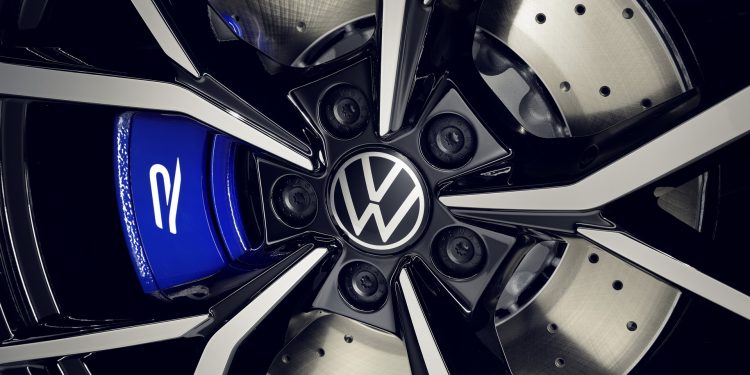 Novo Volkswagen Tiguan R promete intimidar muitos desportivos! 20