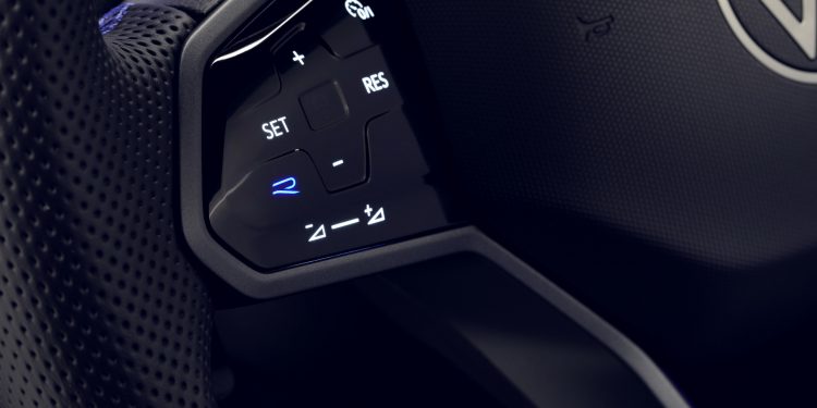 Novo Volkswagen Tiguan R promete intimidar muitos desportivos! 17