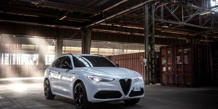 Alfa Romeo lança a gama 2021 e apresenta o novo Stelvio Veloce Ti 13