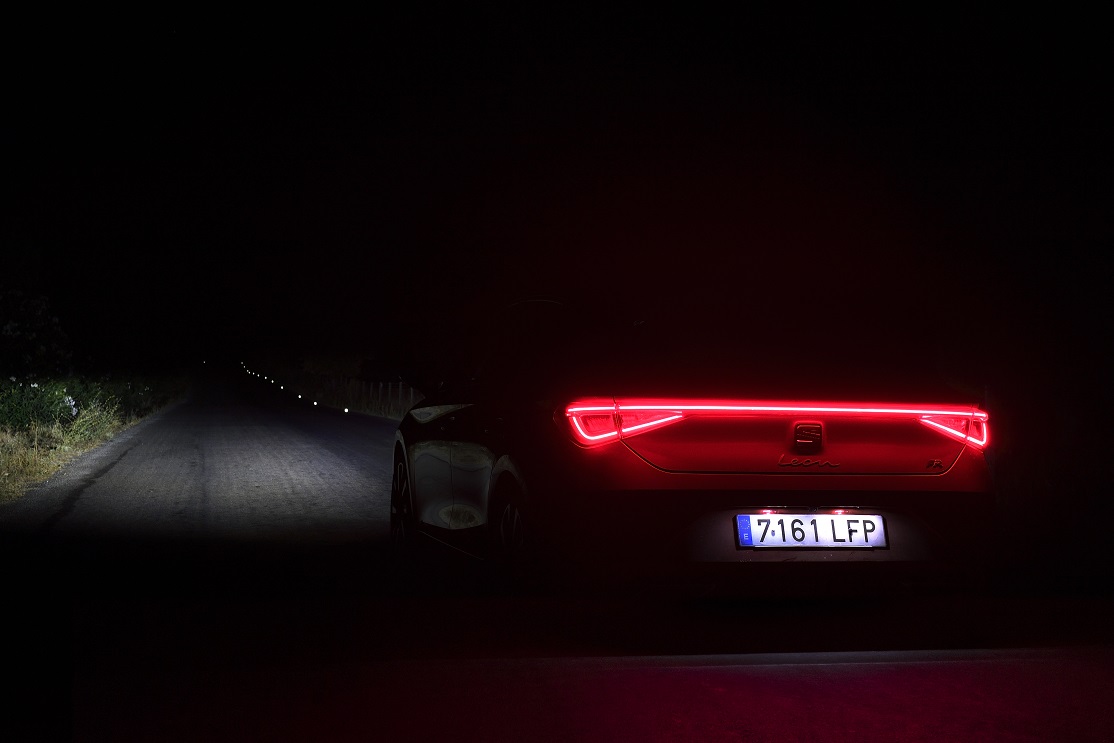 A equipa de Iluminação da SEAT testa a tecnologia do novo Leon em Alqueva 14