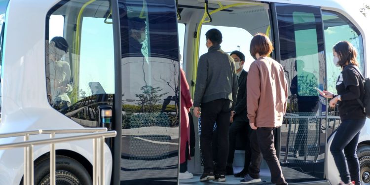 Toyota apresenta e-Palette com sistema de gestão de operações de mobilidade autónoma 14