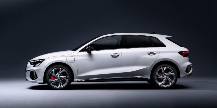 Audi A3 Sportback 45 TFSI e chega eletrificado e com 245cv! 19 Audi A3 Sportback 45 TFSI e chega eletrificado e com 245cv! 19