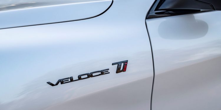 Alfa Romeo lança a gama 2021 e apresenta o novo Stelvio Veloce Ti 17