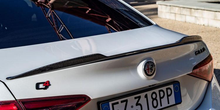 Alfa Romeo lança a gama 2021 e apresenta o novo Stelvio Veloce Ti 19