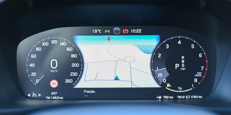 Volvo XC40 T2 Momentum Plus: O essencial com todo o requinte! 40