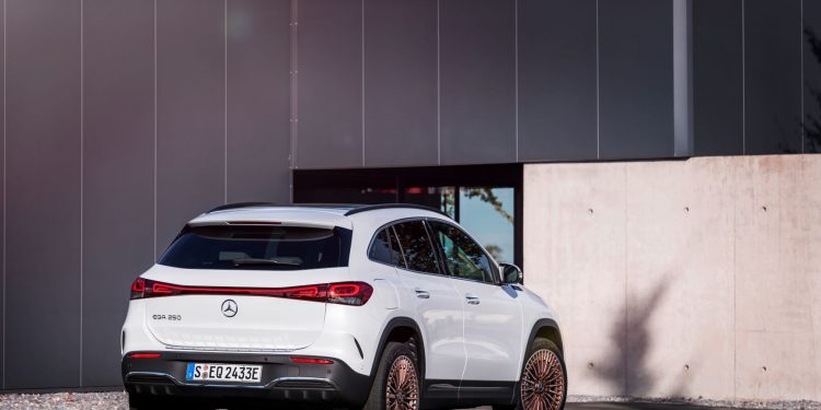 Novo Mercedes-Benz EQA 15