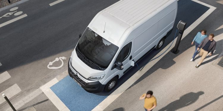 Lançamento no final do trimestre do novo CITROËN Ë-JUMPER 17