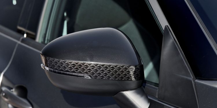 Novo Nissan JUKE ENIGMA com atualizações personalizadas no exterior 15