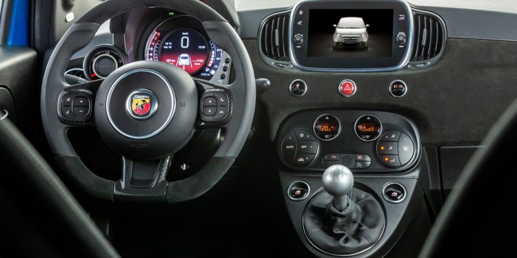 Nova gama Abarth 595: performance e estilo em nome do Escorpião 15