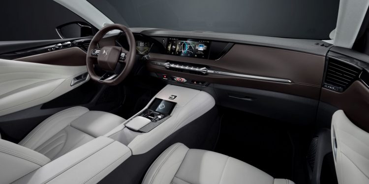 Novo DS 4 destaca-se pelo ‘design’ carismático 13