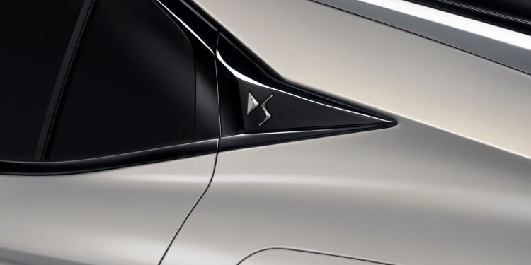 Novo DS 4 destaca-se pelo ‘design’ carismático 18