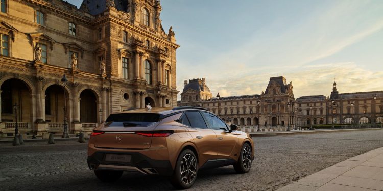 Novo DS 4 destaca-se pelo ‘design’ carismático 14