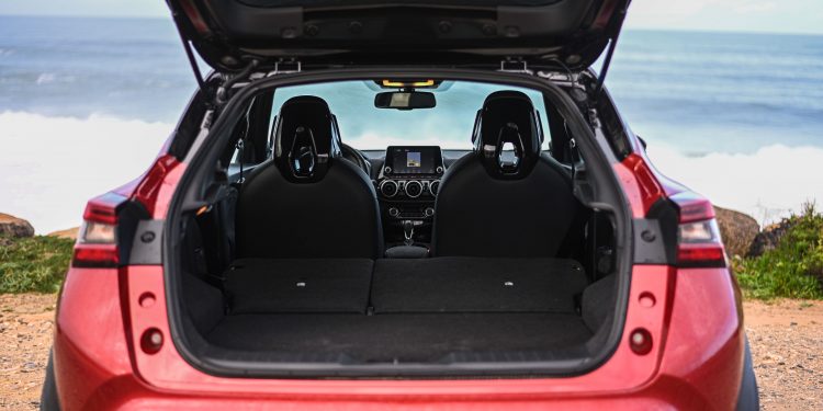 Nissan JUKE 1.0 DCT7: Distinção de olhos em bico! 54 Nissan JUKE 1.0 DCT7: Distinção de olhos em bico! 54
