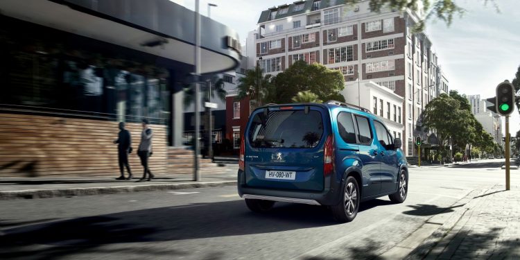 Novo Peugeot e-Rifter agora 100% elétrico 13