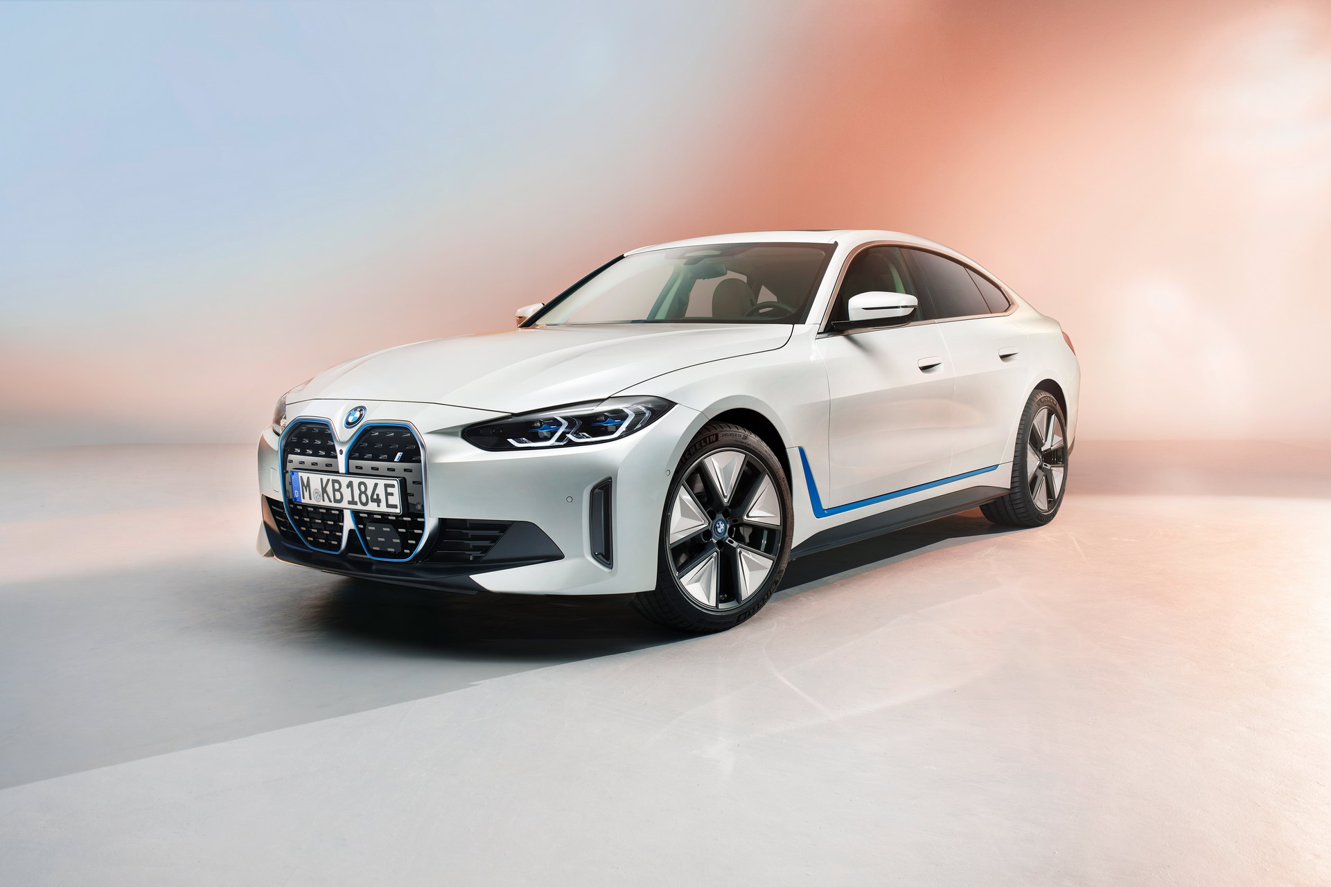 BMW i4 está a chegar com até 530cv e 590km de autonomia! 15
