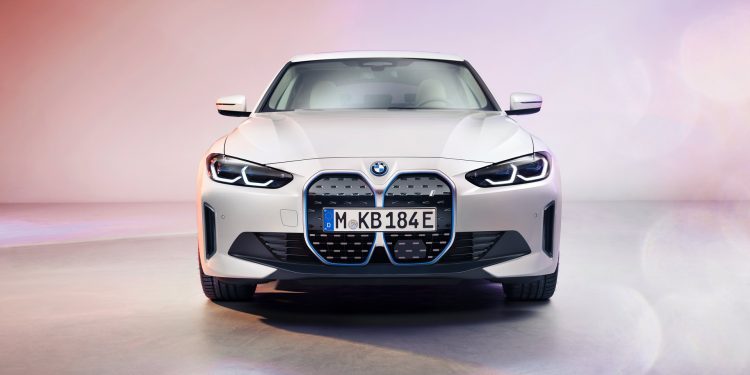 BMW i4 está a chegar com até 530cv e 590km de autonomia! 26