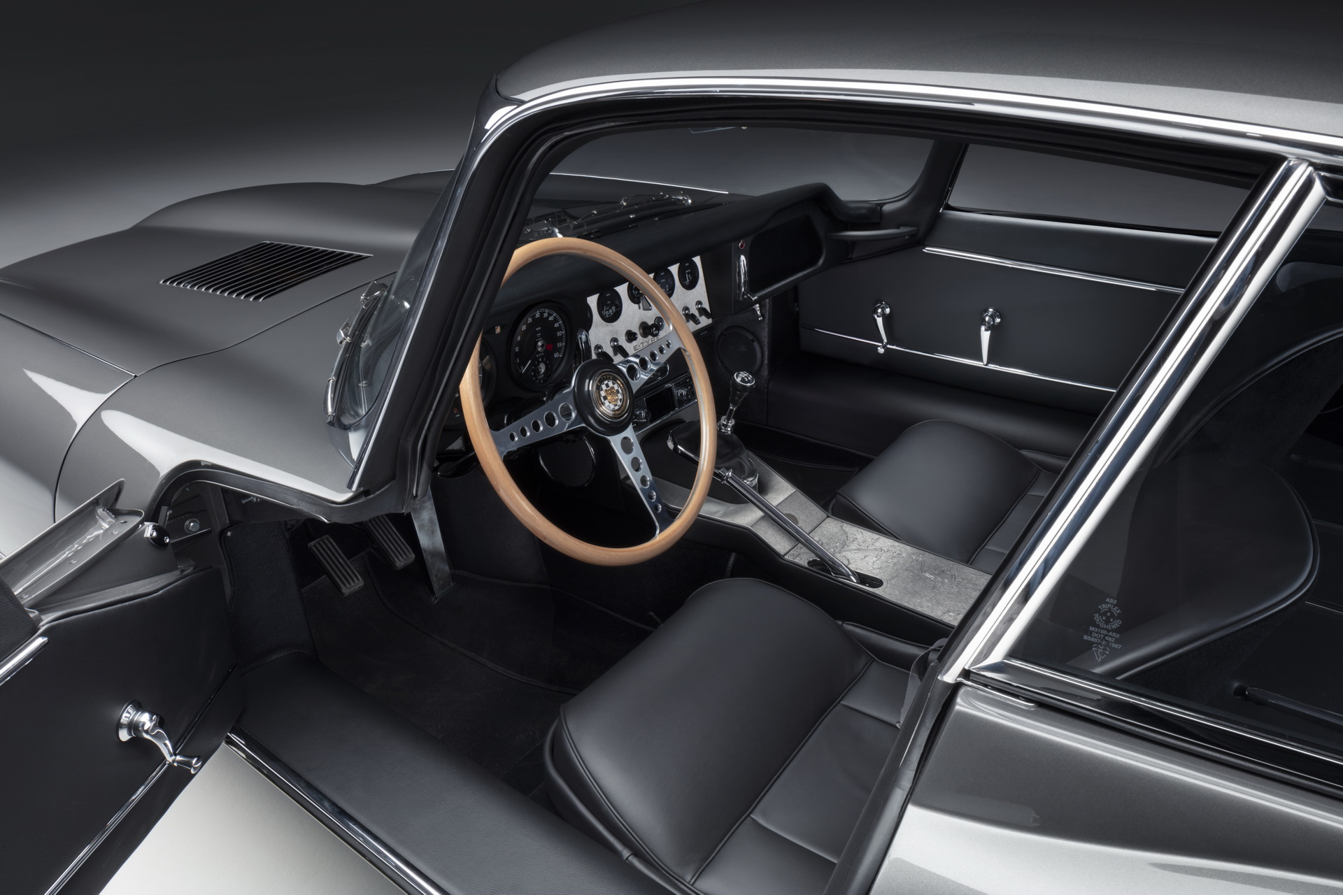 Jaguar Classic apresenta dois Jaguar E-TYPE 60 Collection Edition totalmente restaurados! 16