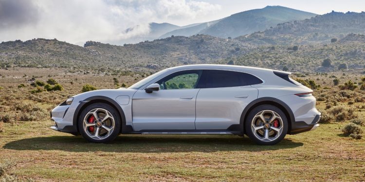 Porsche Taycan Cross Turismo vai ser lançado no verão com preços a partir de 97.582 euros 15