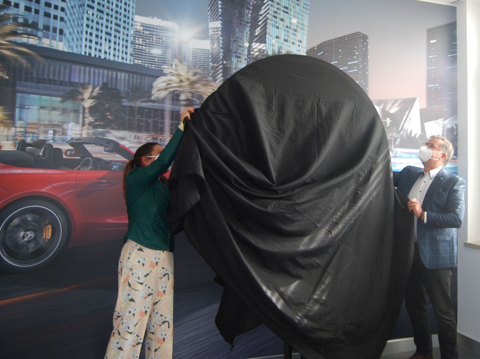 Mercedes-Benz Portugal distingue Soc. Com. C. Santos com painel do 75º aniversário 14