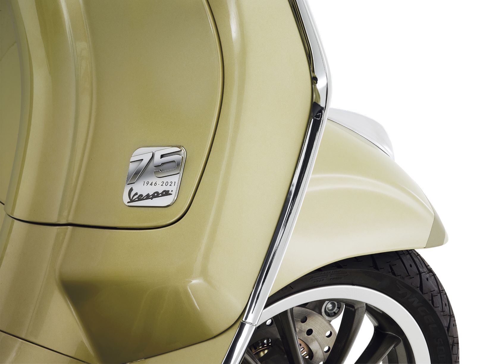 Vespa comemora 75º aniversário com série especial 18