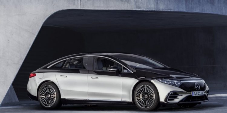 Mercedes-EQ apresenta a primeira limousine de luxo totalmente elétrica EQS (video) 23