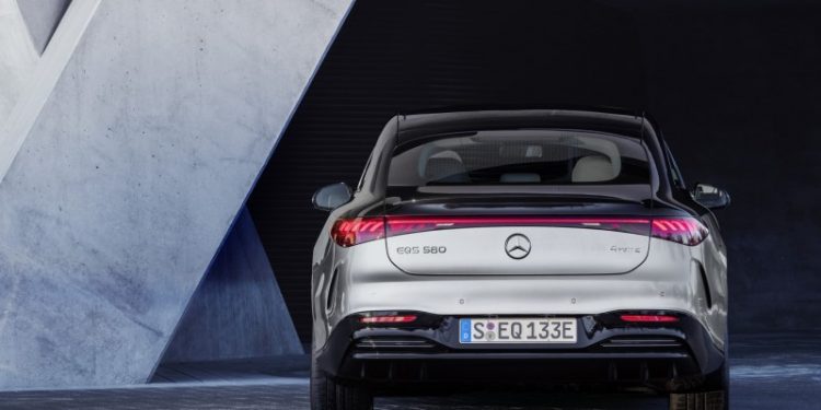 Mercedes-EQ apresenta a primeira limousine de luxo totalmente elétrica EQS (video) 24