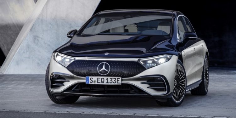 Mercedes-EQ apresenta a primeira limousine de luxo totalmente elétrica EQS (video) 25