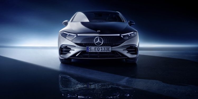 Mercedes-EQ apresenta a primeira limousine de luxo totalmente elétrica EQS (video) 32