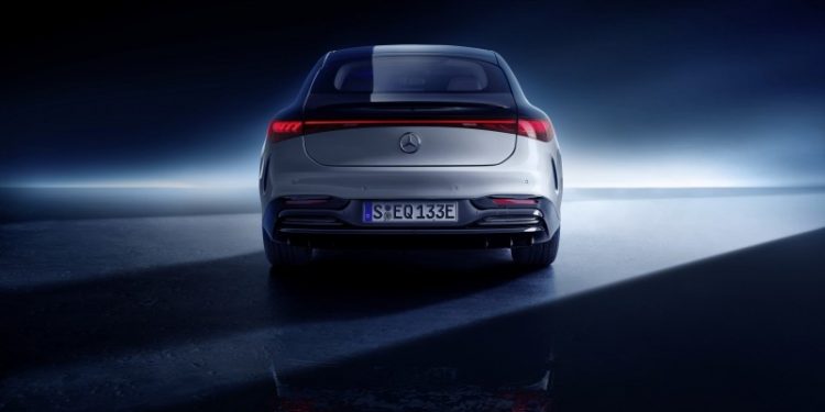 Mercedes-EQ apresenta a primeira limousine de luxo totalmente elétrica EQS (video) 33