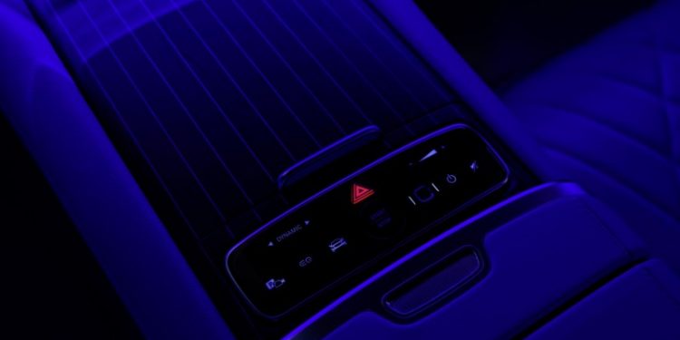 Mercedes-EQ apresenta a primeira limousine de luxo totalmente elétrica EQS (video) 40
