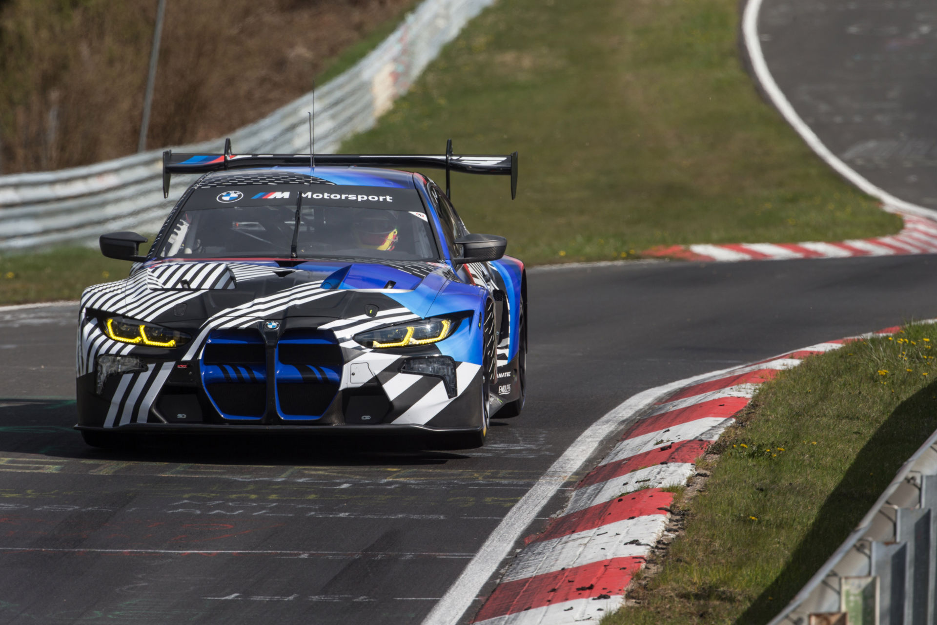 BMW M4 GT3 Ataca Nurburgring pela primeira vez! 15