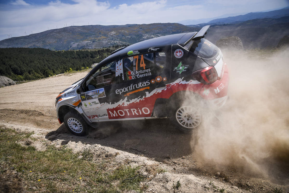Gil Antunes estreia-se em asfalto no Rallye das Camélias 17