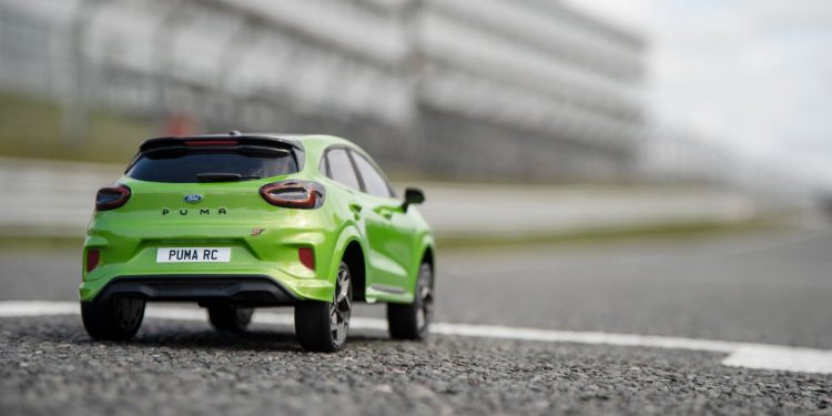 Ford Puma ST Posto À Prova Em Corrida “David Vs Golias” Com Modelo Telecomandado (vídeo) 19