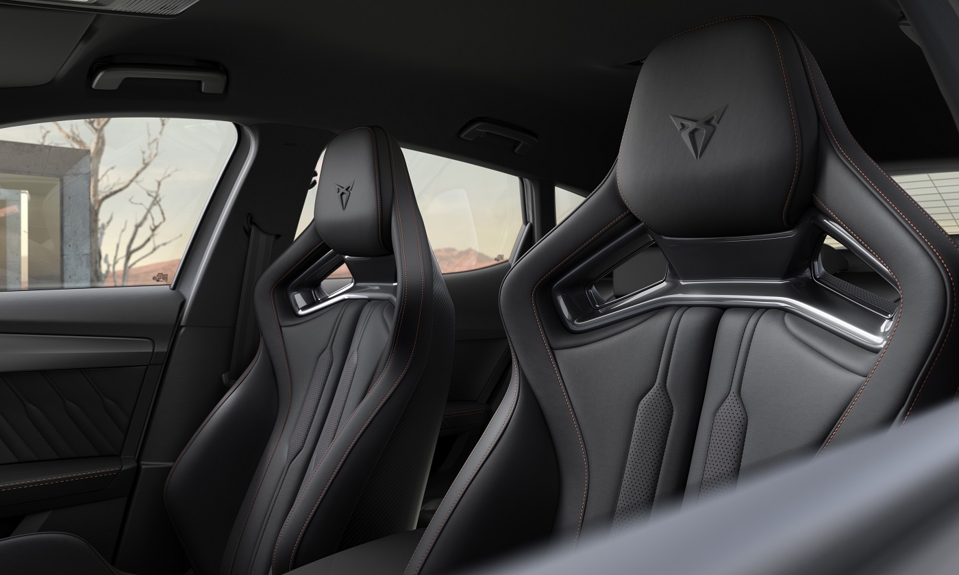 O CUPRA Formentor VZ5 apresenta bancos únicos inspirados no mundo das corridas 14