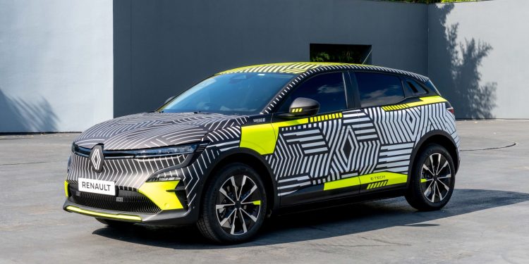 Novo MéganE começa a revelar a sua silhueta final 20