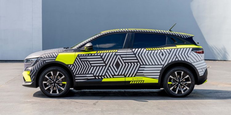 Novo MéganE começa a revelar a sua silhueta final 19