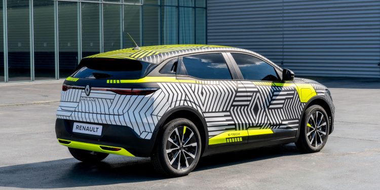 Novo MéganE começa a revelar a sua silhueta final 18