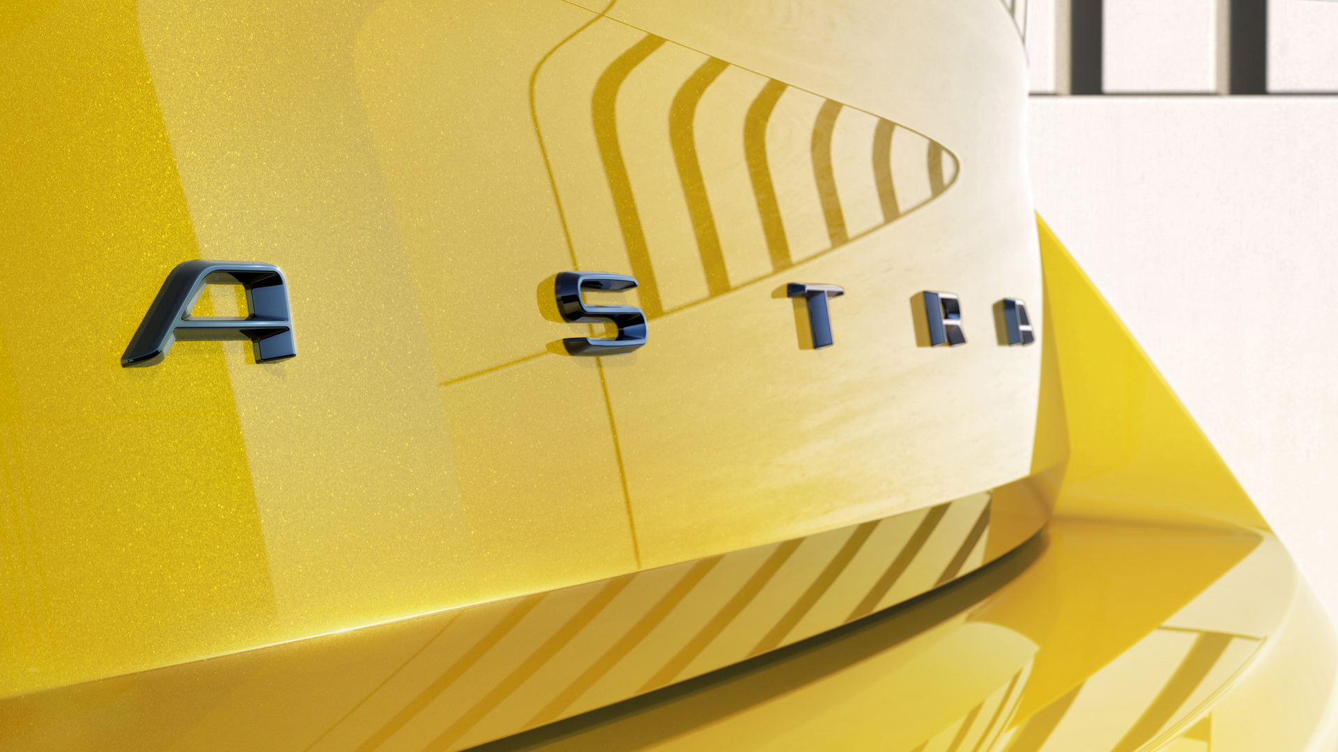 Opel dá um primeiro vislumbre do futuro Astra 18