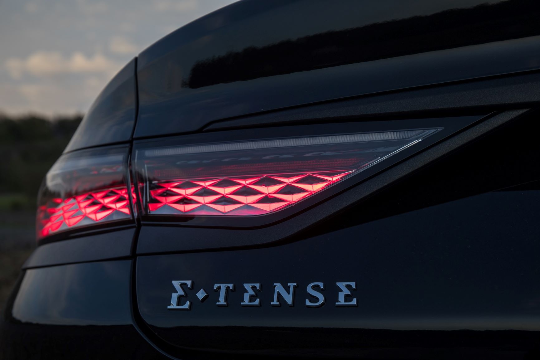 A DS Automobiles estreou um novo filme publicitário do DS 9 18