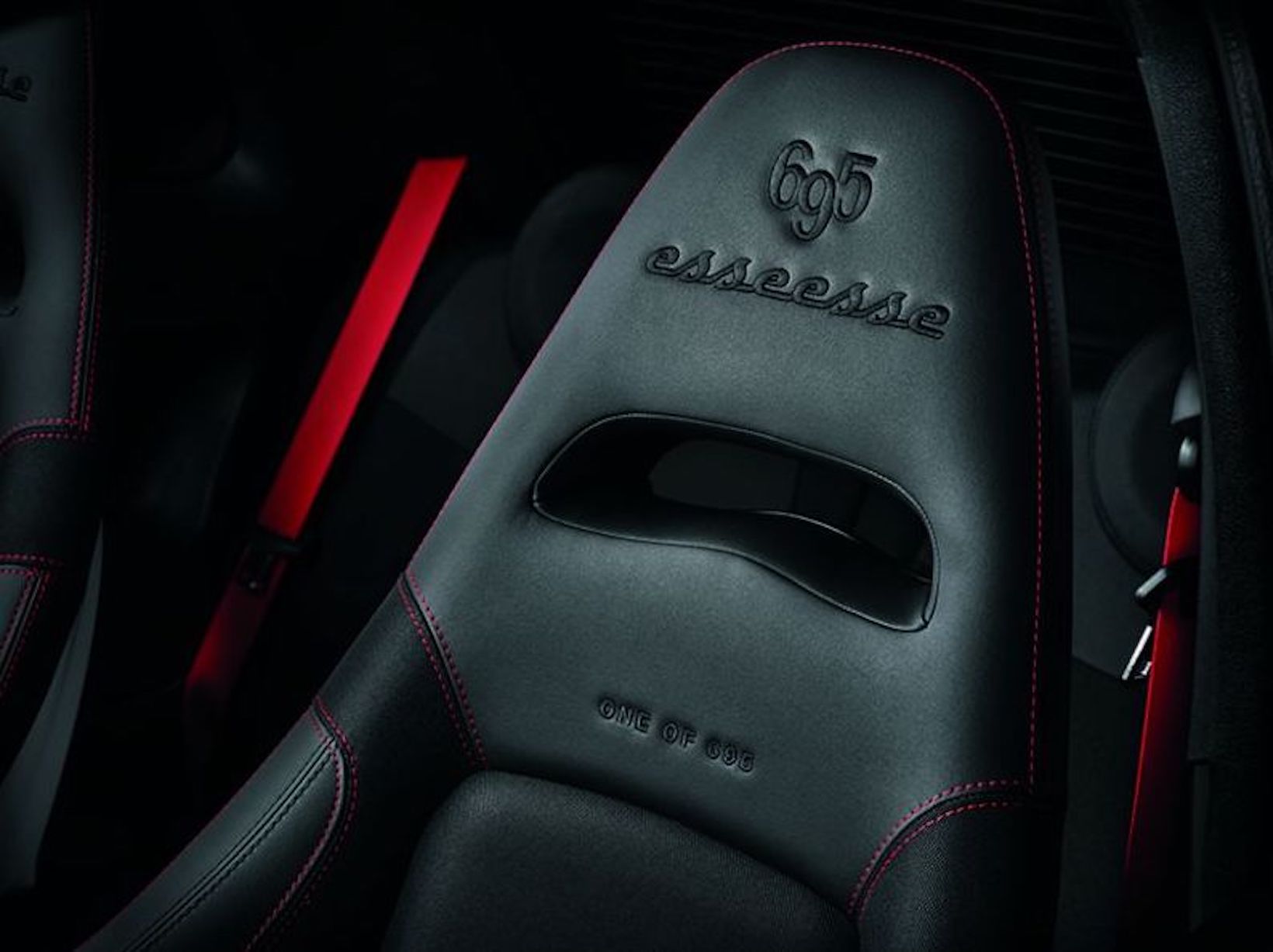 Novo Abarth 695 Esseesse “Edição de Colecionador” da marca do Escorpião (video) 21