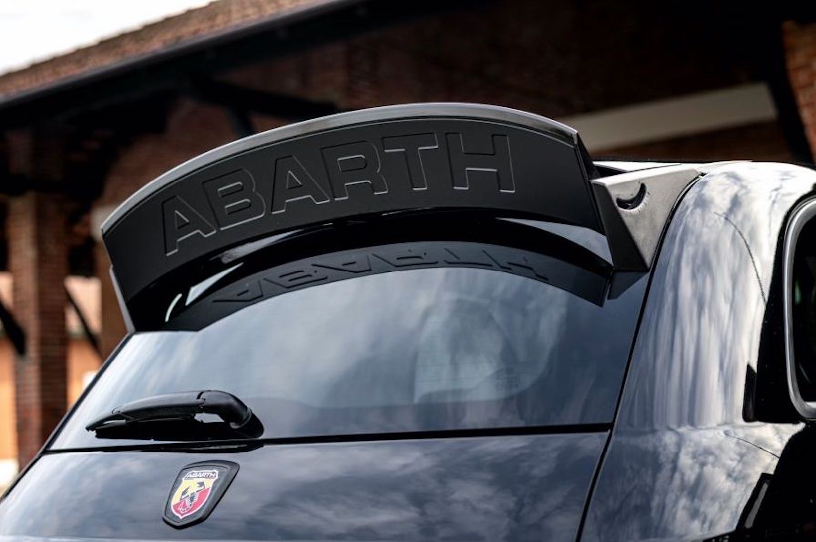 Novo Abarth 695 Esseesse “Edição de Colecionador” da marca do Escorpião (video) 19