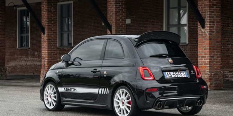 Novo Abarth 695 Esseesse “Edição de Colecionador” da marca do Escorpião (video) 24