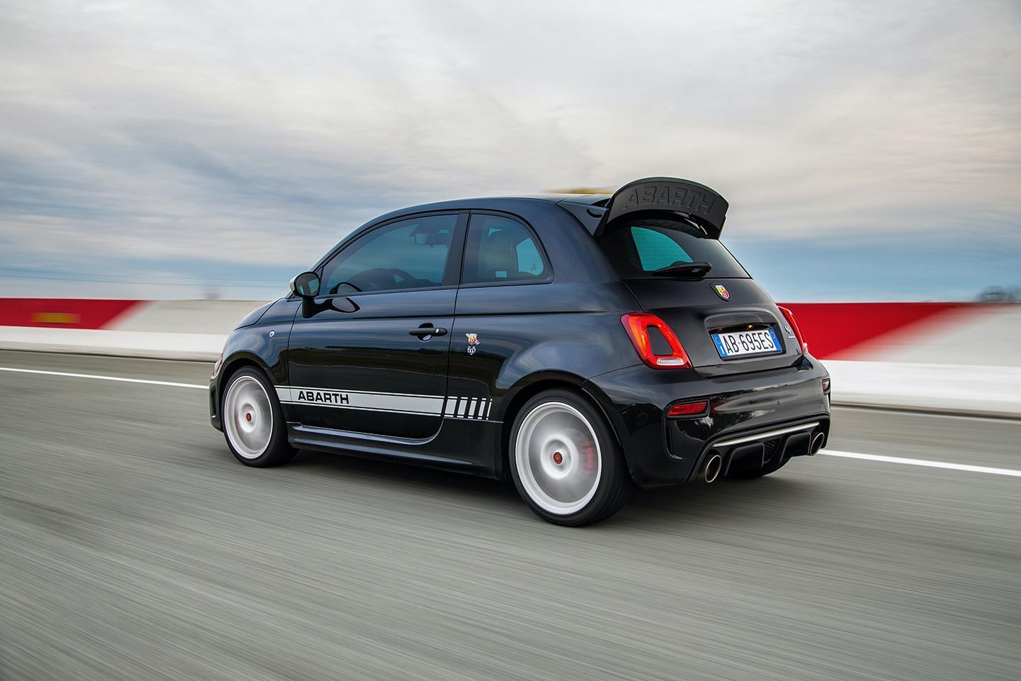 Novo Abarth 695 Esseesse “Edição de Colecionador” da marca do Escorpião (video) 18