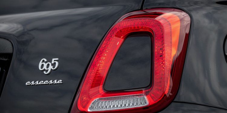 Novo Abarth 695 Esseesse “Edição de Colecionador” da marca do Escorpião (video) 25