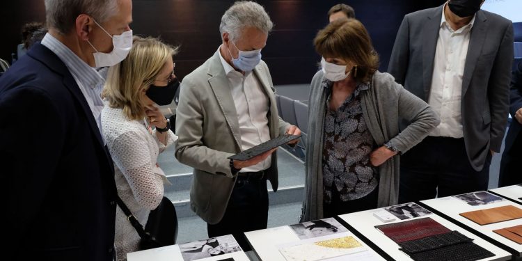 DS x MÉTIERS D'ART: uma dezena de especialistas em redor do DS9 16