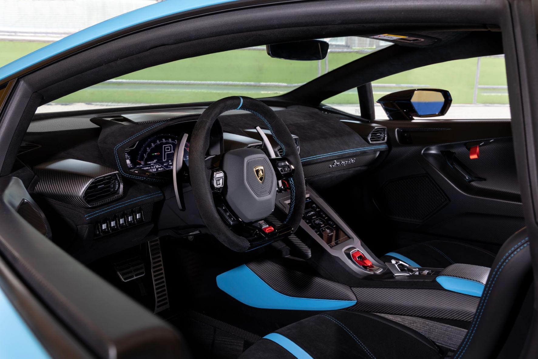 Da pista para a estrada: o Lamborghini Huracán STO marca presença no Algarve Summer Tour (vídeos) 21 Da pista para a estrada: o Lamborghini Huracán STO marca presença no Algarve Summer Tour (vídeos) 21