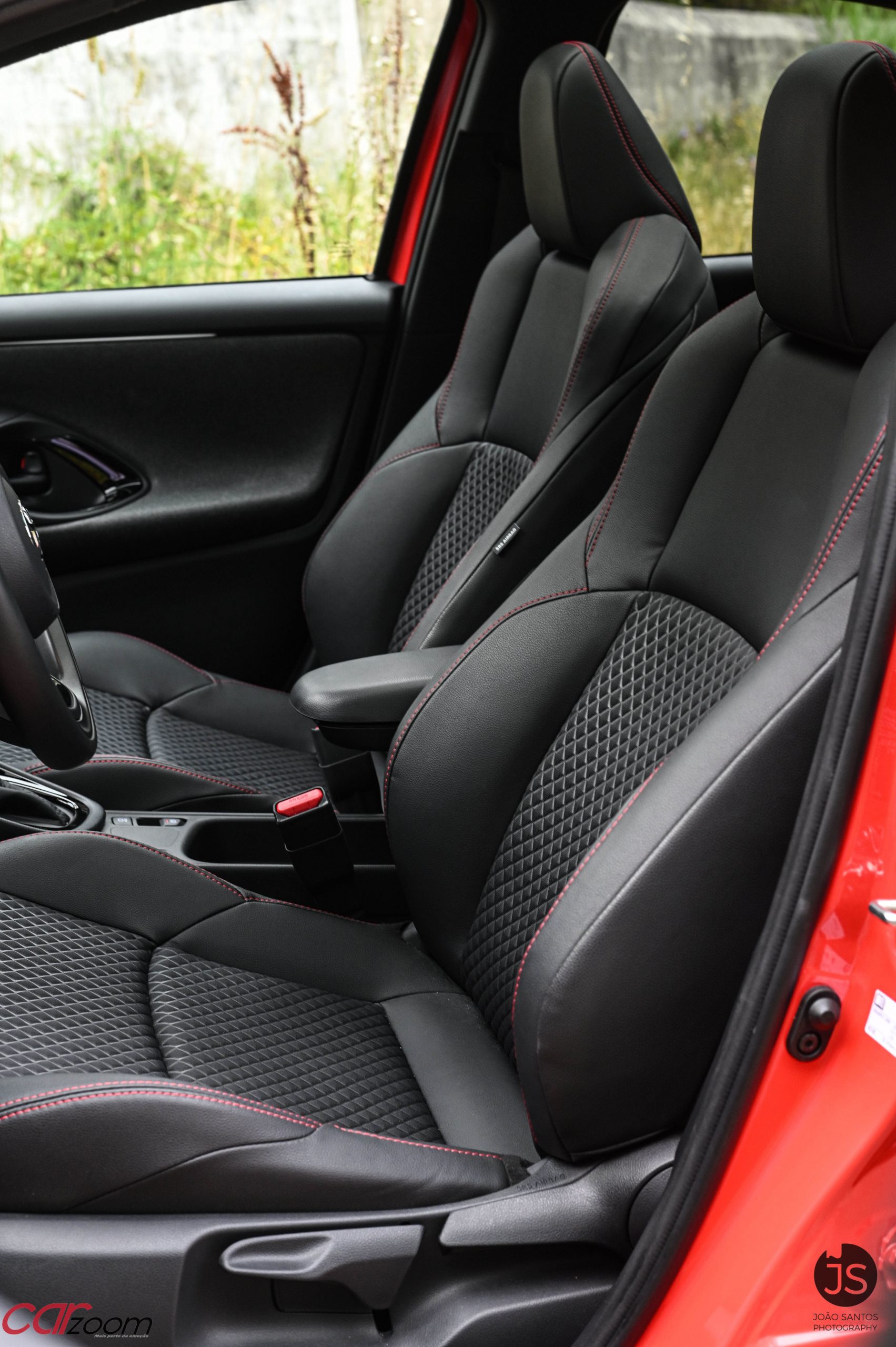 TOYOTA YARIS PREMIER EDITION 1.5 Hybrid: Um híbrido com alma! 23