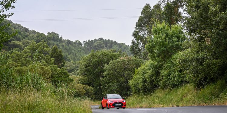 TOYOTA YARIS PREMIER EDITION 1.5 Hybrid: Um híbrido com alma! 32